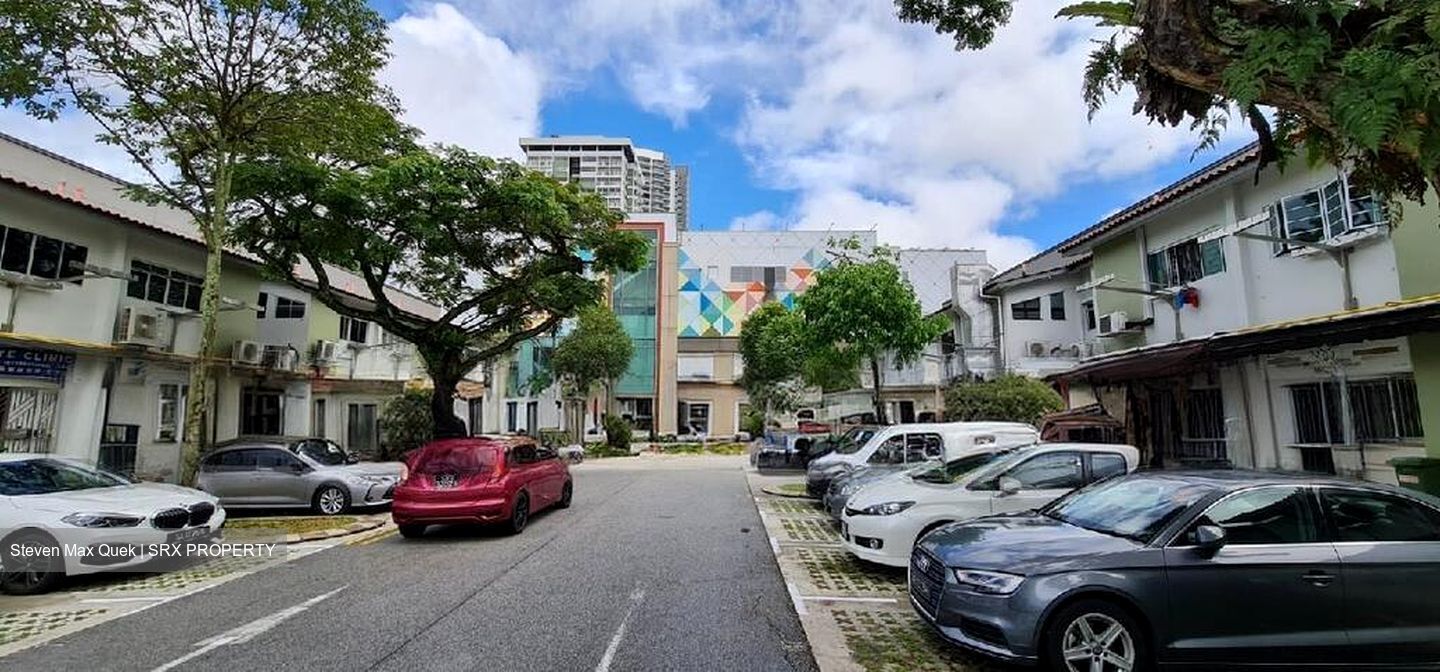 Ang Mo Kio Avenue 8 (D20), Shop House #628593611